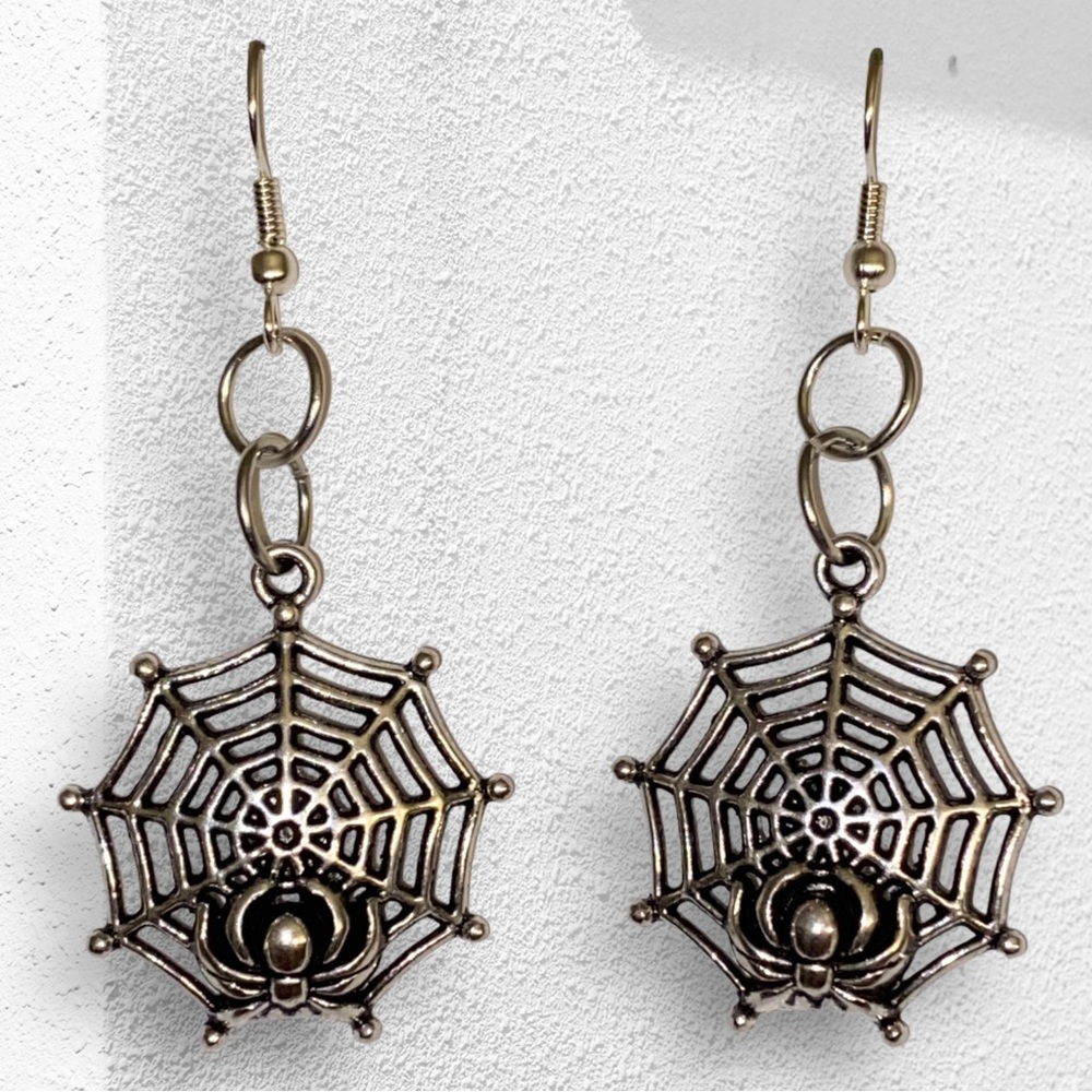 Hand Crafted Earrings Spider Spiderweb Dangle Pierced Silver Halloween